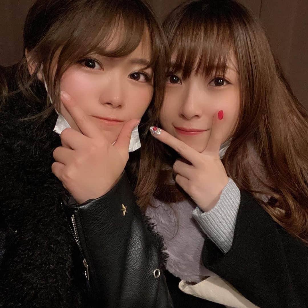 山内鈴蘭さんのインスタグラム写真 - (山内鈴蘭Instagram)「私のインスタライブをちゅりちゃんが見ててインスタライブ中にご飯の約束して会った昨日😂❤️そーゆうノリ好きだよ！！笑 ． ． 相変わらずちゅりさんは辛いのが好きで私はその辛さについて行けず🙂 修行します。。笑 ． ． #火鍋 #激辛 #食べすぎ #チーズ #おもち #好きすぎ」2月20日 13時13分 - xxsuzuranxx