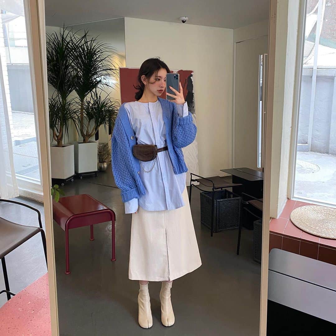 Chuuのインスタグラム：「코디 4단 변신! 셔츠와 롱스커트로 이렇게 변형이 가능해유✨」