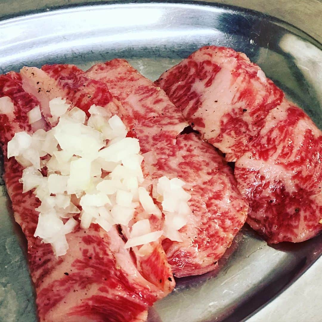 のインスタグラム：「静岡でお気に入りの焼肉屋さん！ 久しぶりに来れた。ハラミインサイド、最高です！ #焼肉ランチ #カルビ #タン塩 #ハツ #ハラミインサイド #ヒサログ」