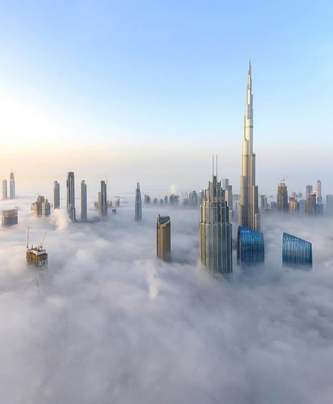 ドバイさんのインスタグラム写真 - (ドバイInstagram)「City above the clouds #Dubai #دبي 📷:@dubai.uae.dxb」2月20日 13時56分 - dubai