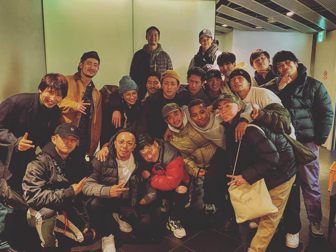 野中泰輔のインスタグラム：「TAISUKE軍団📸 関係ない人も2人いますがw  #bboytaisuke #redbull #g_shock #freegun #makavelic #ozracing #puma #taisuke軍団 #thefloorriorz #ftheb #元生徒達」