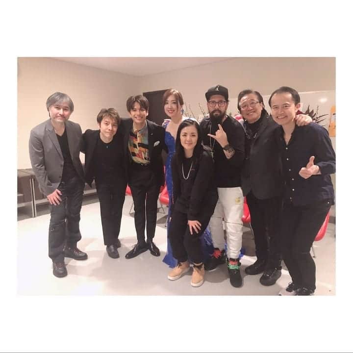 森崎ウィンさんのインスタグラム写真 - (森崎ウィンInstagram)「昨日 #平原綾香 さんの #チャリティーコンサート  #ジュピコン にゲスト出演させて頂きました。 まず、僕を呼んで頂きありがとうございます。 そして、暖かく迎え入れてくださった、平原さんファンの皆々様、本当に、ありがとうございました。 愛溢れるコンサートに、愛溢れるファンの皆々様、そして、愛溢れる平原さんファミリー。こんなにも愛溢れるコンサートにゲストととして立たせて頂けた僕は、本当幸せ者です。本当にありがとうございました。 平原さんに、いつか、恩返し出来るよう、日々精進して参ります。 一人でも多くの子供たちに、皆々様と分かち合った"愛"が、届きますように。 #森崎ウィン  #winmorisaki  #音楽が世界を変えるその日まで #うふふ」2月20日 14時19分 - win_morisaki_official