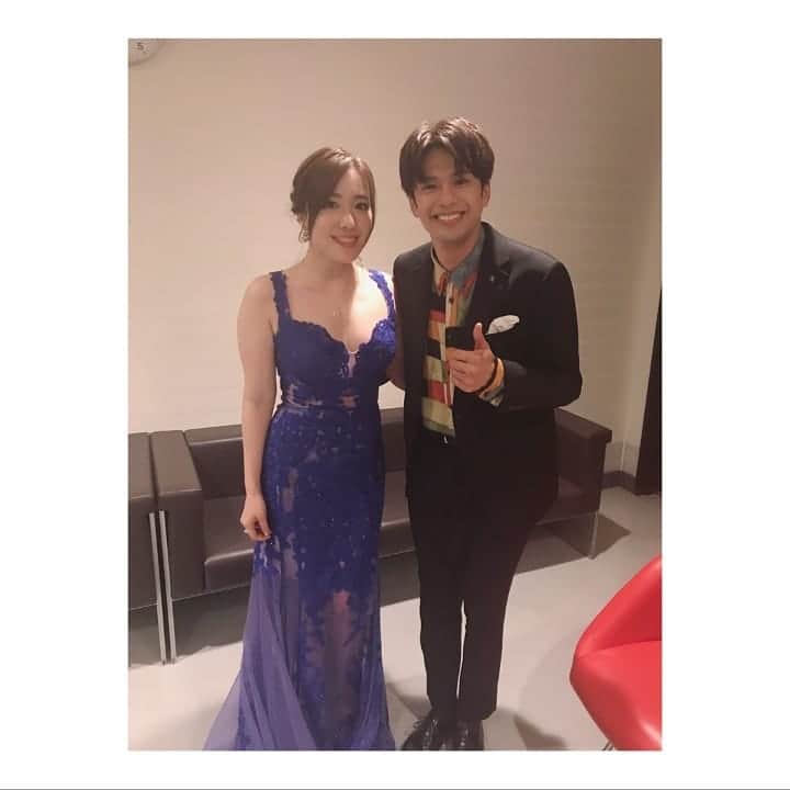 森崎ウィンのインスタグラム：「昨日 #平原綾香 さんの #チャリティーコンサート  #ジュピコン にゲスト出演させて頂きました。 まず、僕を呼んで頂きありがとうございます。 そして、暖かく迎え入れてくださった、平原さんファンの皆々様、本当に、ありがとうございました。 愛溢れるコンサートに、愛溢れるファンの皆々様、そして、愛溢れる平原さんファミリー。こんなにも愛溢れるコンサートにゲストととして立たせて頂けた僕は、本当幸せ者です。本当にありがとうございました。 平原さんに、いつか、恩返し出来るよう、日々精進して参ります。 一人でも多くの子供たちに、皆々様と分かち合った"愛"が、届きますように。 #森崎ウィン  #winmorisaki  #音楽が世界を変えるその日まで #うふふ」
