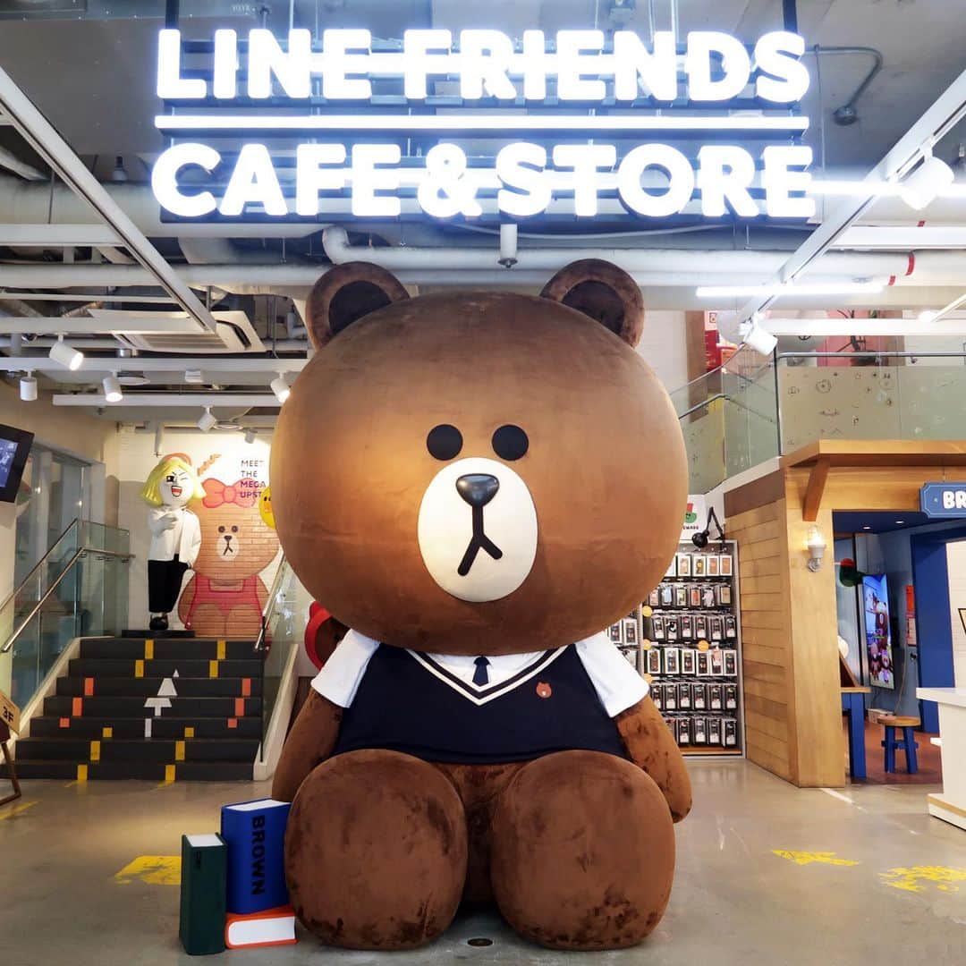 LINE FRIENDSさんのインスタグラム写真 - (LINE FRIENDSInstagram)「Getting ready for the new semester, eh BROWN? 🤓 ⠀ #BacktoSchool #BROWN #LINEFRIENDSSTORE #LINEFRIENDS」2月20日 15時00分 - linefriends