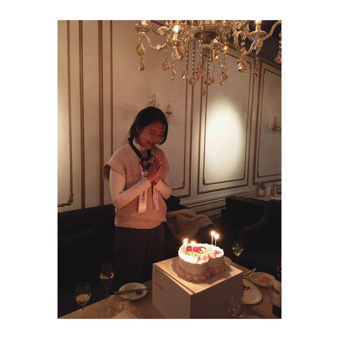 チョン・ユジンのインスタグラム：「너무 고맙고 사랑해요 💕❤️ 내가 더 잘할게 🎂💕😍❤️」