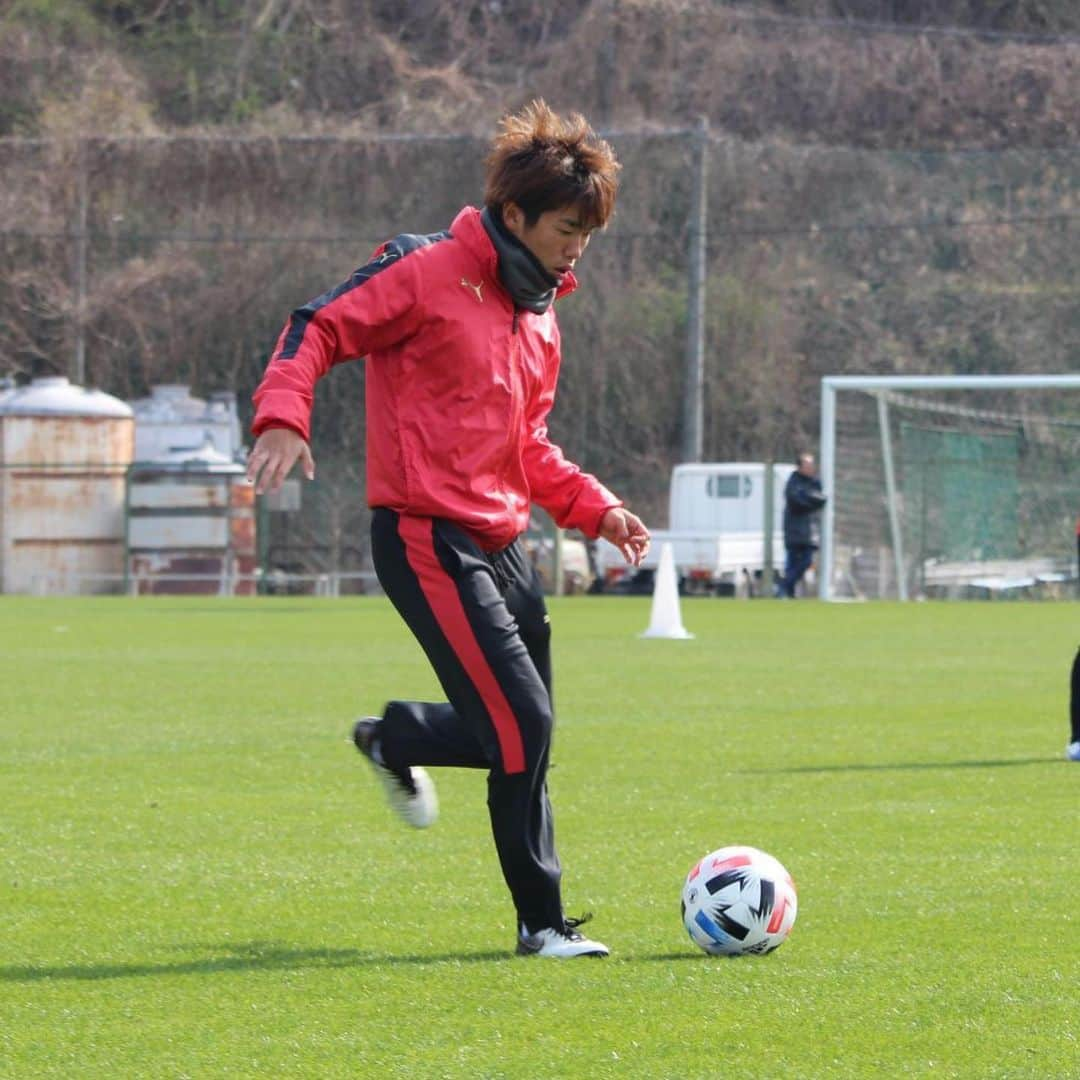 京都サンガF.C.さんのインスタグラム写真 - (京都サンガF.C.Instagram)「本日のトレーニングの模様📸をお届けします‼️ #魅せようKYOTOの一体感 #sanga #京都サンガ #闘紫 #TEAM京都 #森脇良太 #石櫃洋祐 #中野克哉 #川﨑颯太 #ピーターウタカ #ヨルディバイス #飯田貴敬 #レナンモッタ」2月20日 15時13分 - kyotosanga_official