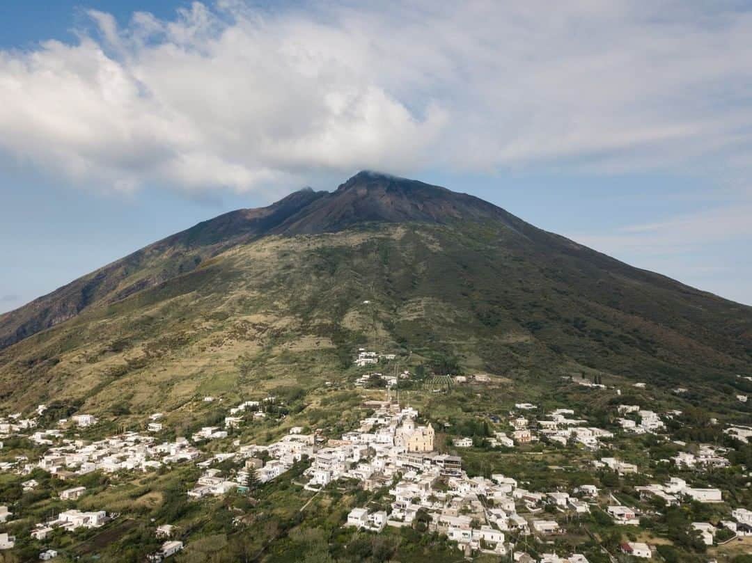 National Geographic Travelさんのインスタグラム写真 - (National Geographic TravelInstagram)「Photo by @andrea_frazzetta | “What's it like to live in the shadow of an active volcano?” Chasing the answer, I’ve been at work with National Geographic on the island Stromboli.  Stromboli, one of the most active volcanoes in the world, rises majestically in the middle of the sea north of the Sicilian coast. Around 400 people live at the foot of this giant, in a state of splendid precariousness. There is not a time in the day in which you could forget its threatening presence, but the energy that you can feel in this place is unique.  To see more photos from this story and from my travels, follow me @andrea_frazzetta. #stromboli #volcano #italy」2月21日 2時06分 - natgeotravel