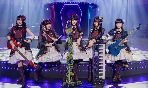 相羽あいなのインスタグラム：「#Roselia武道館 から一年経ちました。 一年経った今でもあの時の気持ちを鮮明に覚えています。 ステージに立つまでは怖かったけど、立った後は楽しかったな。 メンバーを背中に感じ、スタッフさんに支えられ バンドリーマーのみなさまに囲まれて幸せだったあの空間。 応援して下さる全てのみなさまに感謝。 Thank you all for your support♡ またいつかきっと🌹 #バンドリ」