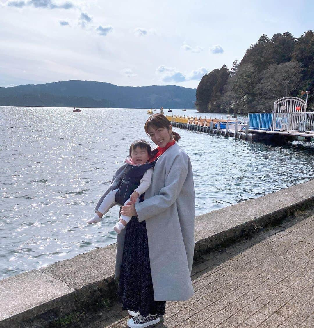 庄司ゆうこさんのインスタグラム写真 - (庄司ゆうこInstagram)「家族で温泉旅行へ🤗✨ 箱根の静観荘へ^_^ お部屋に付いてる露天風呂が最高でした^_^ ももちゃん温泉デビュー♨️✨ 気持ち良さそうでした^ ^ お誕生日お祝いもしてもらったよ😍 去年はももちゃんお腹の中にいたから不思議な気持ちでした🤗 そしてせっかく箱根に来たので箱根神社へ❣️ パワーチャージ完了✨今年3回目のおみくじ引いたらやっと大吉でたぁー❣️ 3度目の正直ってことで、大吉を信じます！笑 #静観荘#温泉#露天風呂付き客室#露天風呂#温泉#温泉旅行#家族旅行#温泉デビュー#誕生日旅行#誕生日お祝い#ありがとう#生後10ヶ月#ももちゃんです🤗」2月21日 1時10分 - yuko.shoji