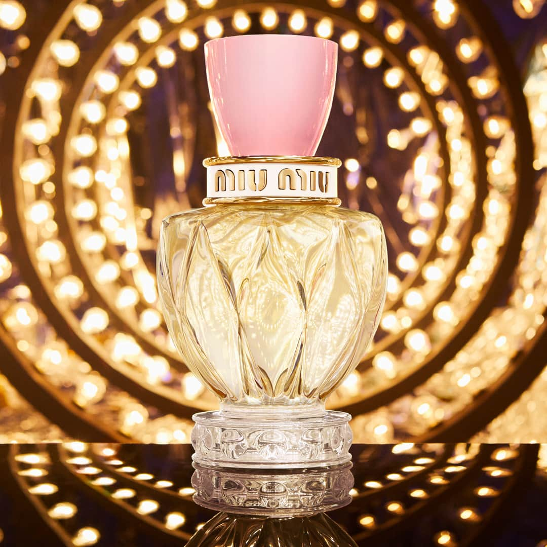 Miu Miuさんのインスタグラム写真 - (Miu MiuInstagram)「Twist Eau de Toilette.  The saga continues. #MiuMiuTwist reveals its Eau de Toilette spinoff: same signature spirit with a new sparkling composition.  Discover more via link in bio.」2月21日 1時30分 - miumiu