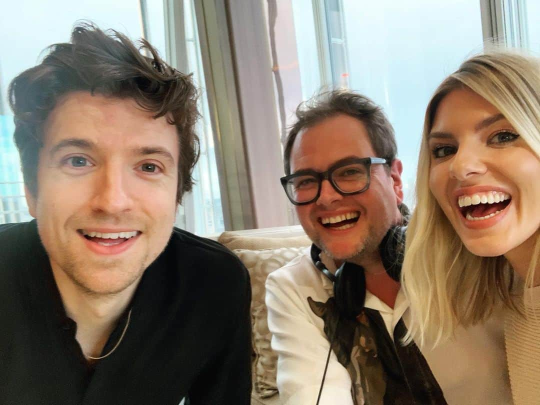 Mollie Kingさんのインスタグラム写真 - (Mollie KingInstagram)「Ohhhh hey @greg_james!! SO MUCH FUN!!!!! #whosgotgreg @chattyman」2月21日 1時39分 - mollieking