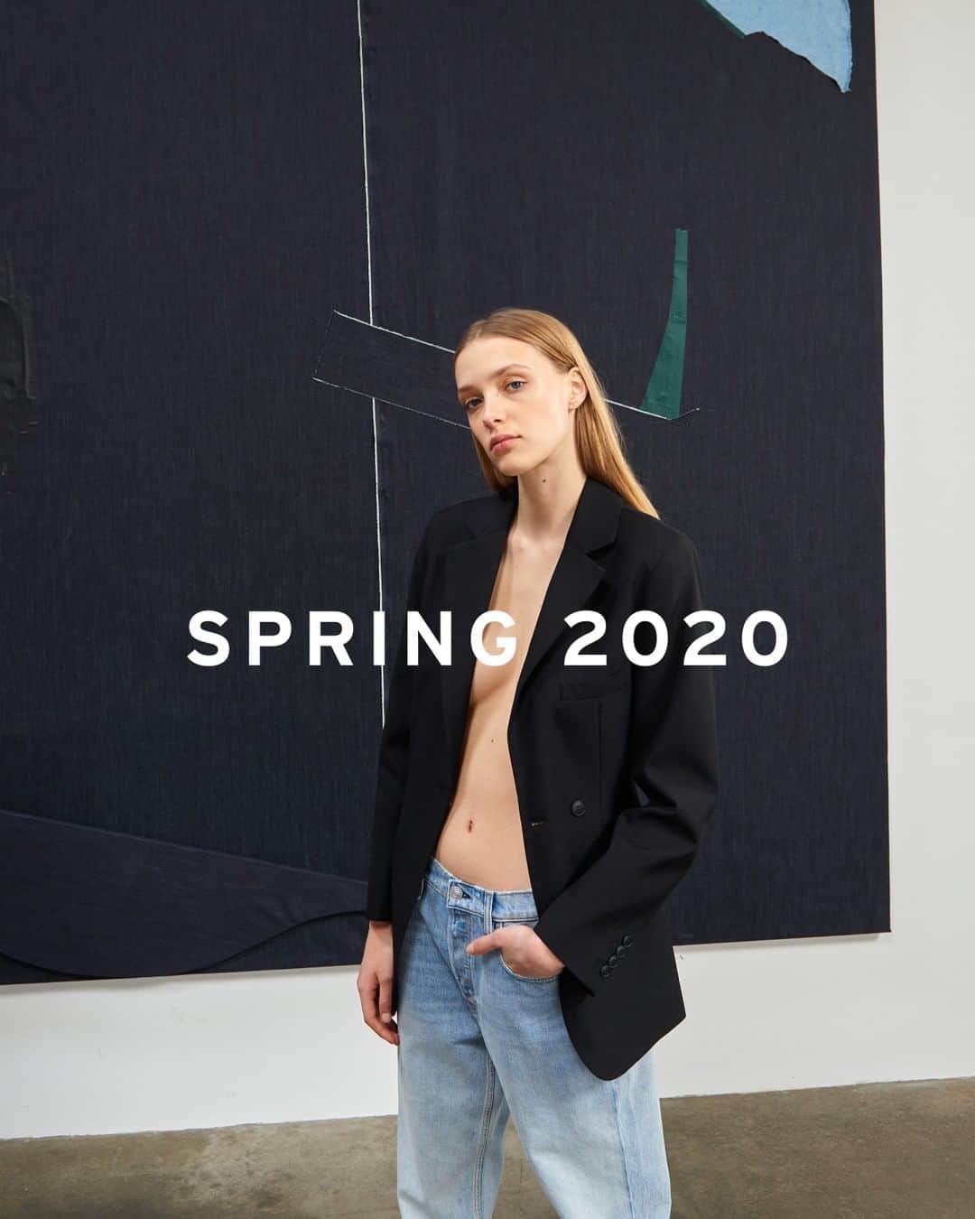 ハドソンのインスタグラム：「We’ve been inspired by the possibilities of denim since day one. Shop Spring 2020 now via link in bio. … The campaign is an ode to denim and a double entendre. “The Art of Denim” connotes the craft of denim-making—our passion since day one—while also conveying denim as literal art. … Creative Director Ben Taverniti enlisted multidisciplinary artist Federico Spadoni to conceive and create an original, museum-quality art installation using Hudson denim as his medium, bringing this vision to life.」