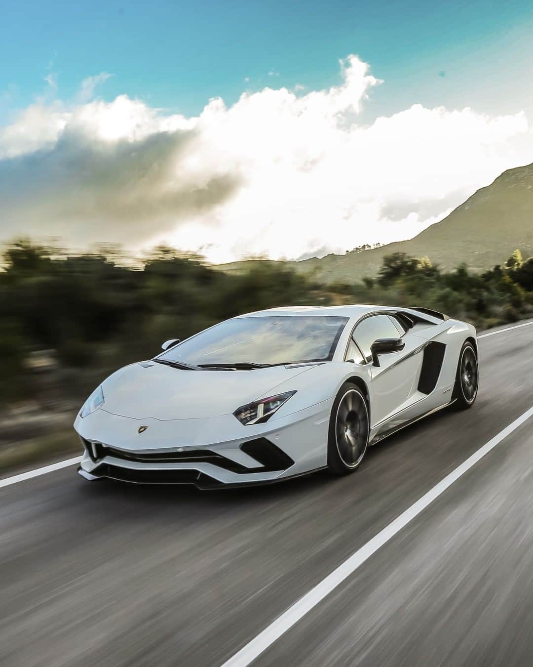 のインスタグラム：「Iconic Super Sports Cars tend to blur out their surroundings. It not only suggests extreme performance but also ensures all eyes are on them at all times. In addition to its luxurious exterior, the Aventador S uses its classic V12 engine's roar to invite you to it.  #Lamborghini #AventadorS」
