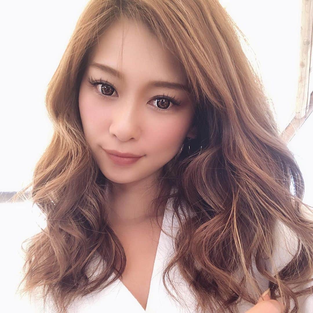 長谷川唯のインスタグラム：「・ ・ マツエクのデザインをよく聞かれるのでボリュームラッシュで長さは12.13.14で片目70本ぐらいです🤎 ・ ・ 目尻を濃いめにしてもらってるよん👌🏻✨ @salon__ef__official ・ ・ #マツエクデザイン #マツエク #会う人にもマツエク綺麗って言われる #me #eyelash」