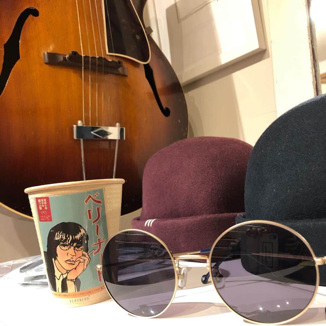 京口紘人のインスタグラム：「. . . ふらっと中目黒🚶‍♂️ . . VERYNERDでお茶☕️ . . いつもありがとうございます😊 . . @verynerd.edandy  @verynerd.eyewear . . . #京口紘人 #中目黒 #verynerd  #オシャレ眼鏡」