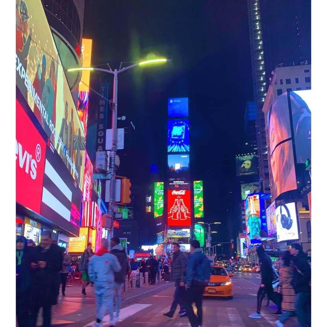 板野友美さんのインスタグラム写真 - (板野友美Instagram)「🗽🇺🇸🚕 New Yorkの 夜景は世界一すき。 1%のMV撮影を思い出す  #newyork  #ニューヨーク  #1人旅  #1%」2月20日 17時35分 - tomo.i_0703