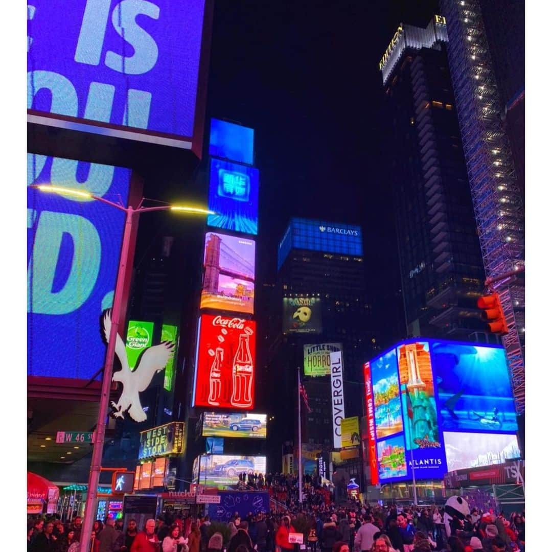 板野友美さんのインスタグラム写真 - (板野友美Instagram)「🗽🇺🇸🚕 New Yorkの 夜景は世界一すき。 1%のMV撮影を思い出す  #newyork  #ニューヨーク  #1人旅  #1%」2月20日 17時35分 - tomo.i_0703