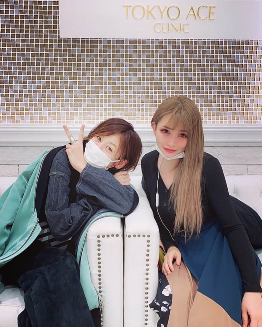 西山茉希さんのインスタグラム写真 - (西山茉希Instagram)「美容のプロと美容日。  #渋谷day #tokyoaceclinic  @tokyo_ace_clinic  何も知らない西山さんに、 どんどん色んなの教えてくれる。  ババまでもがヨヨとは美容トークな2020。 娘に聞くことを諦めたら娘の友がいた件。 よかったよね、ほんと。  #美容先生 #エステティシャン #託しています #西山造り  @yoyohina  #銭湯だけじゃ補えないものもある #頼ってゆこう #学んでゆこう #ニョでいるために」2月20日 17時35分 - maki.nshiyama50