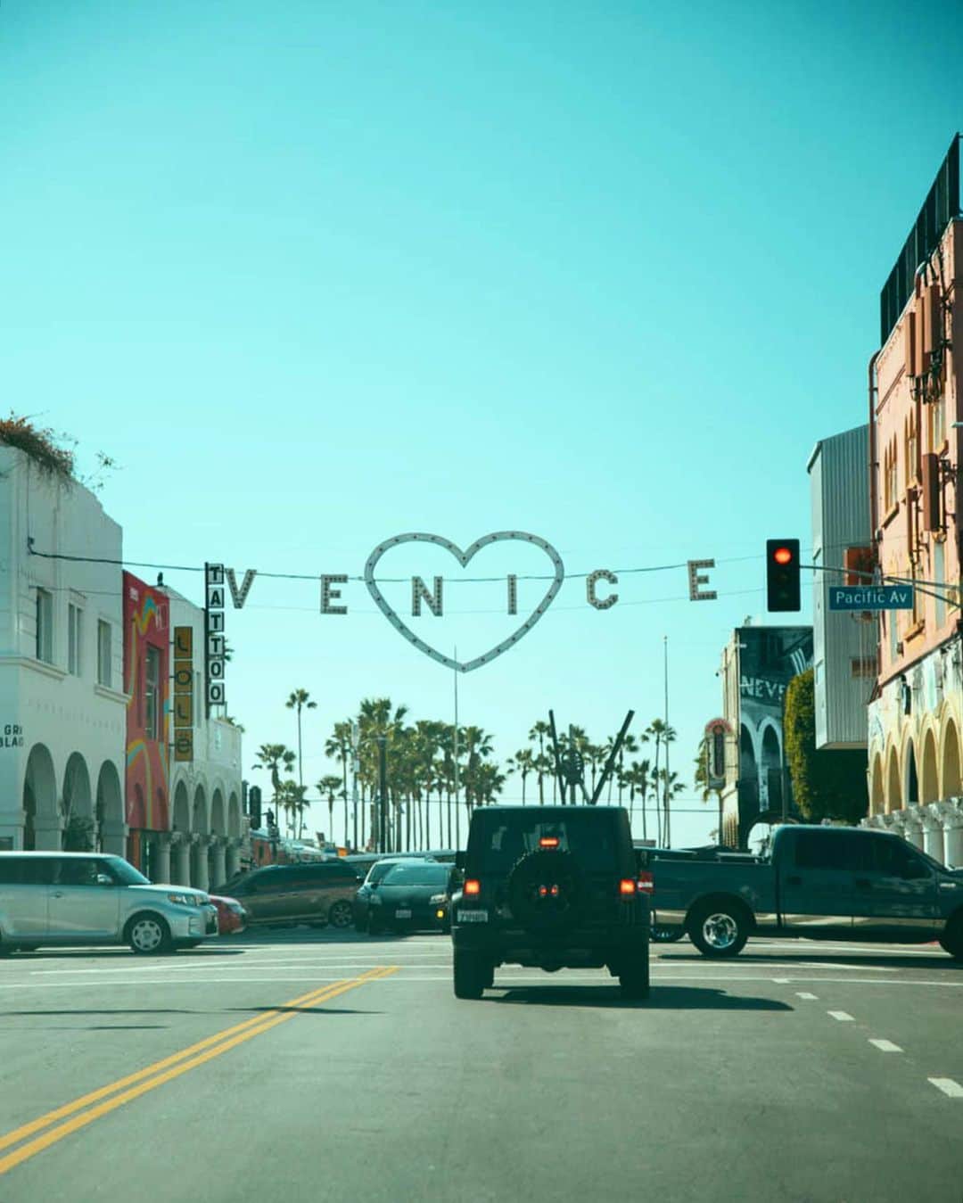 MARISのインスタグラム：「See you in May  #VENICE 🦋 Love it with a ♡ on it 💞  Thank you LA for the LOVE 🦋 バレンタインだったからか♡が可愛かった😍 ・ ・ ・ ・ ・ #love #venicebeach #cute #heart  #losangeles #usa #iloveyousomuch」
