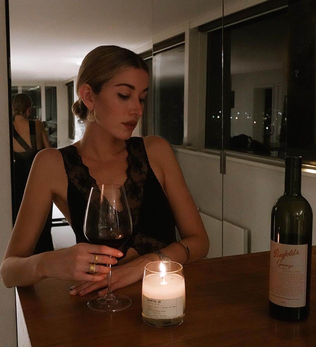 カルメン・ハミルトンのインスタグラム：「Birthday month 🎈celebrating with dinner and a bottle of @penfolds Grange ☺️ #PenfoldsCollection #drinkwise」