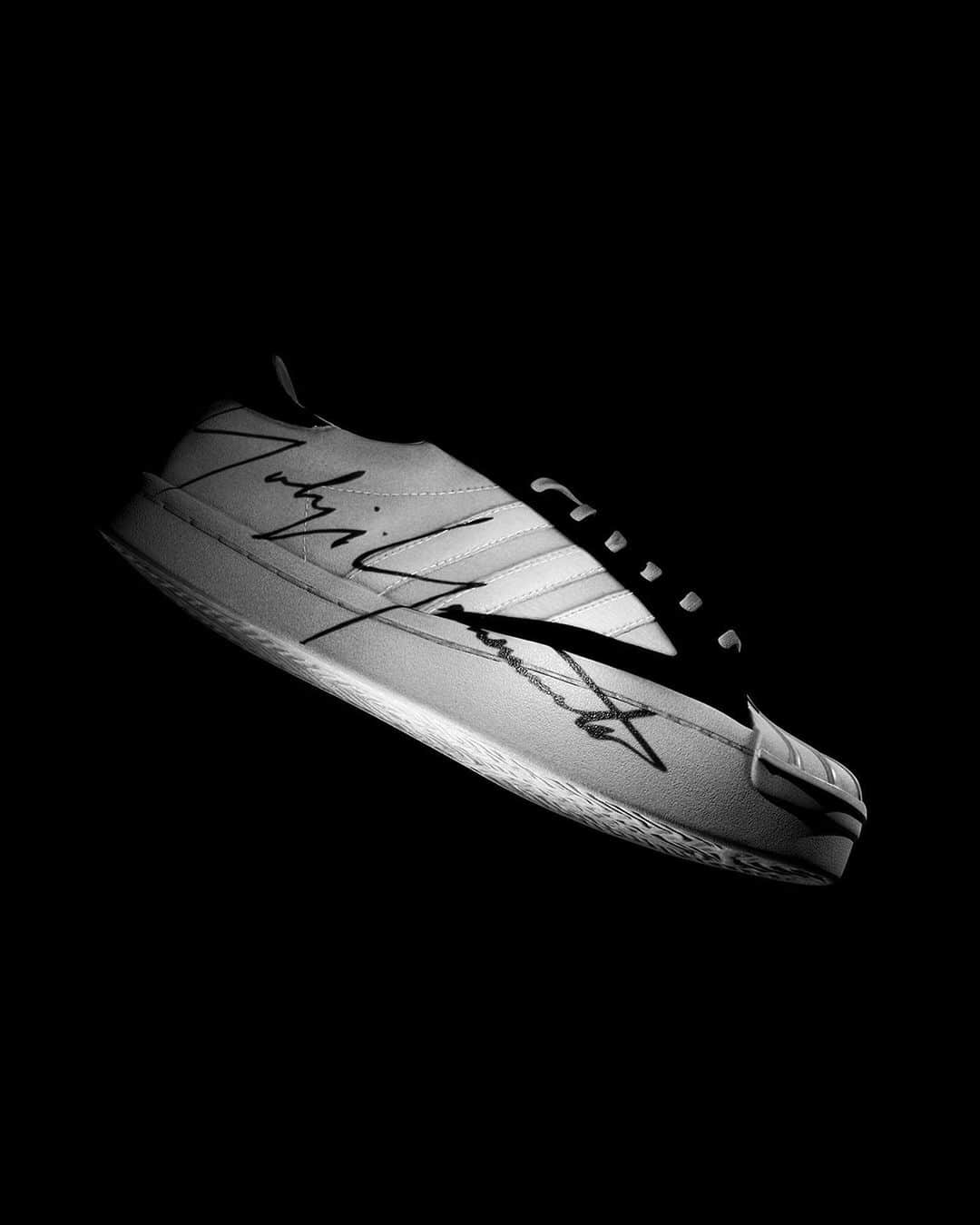 ワイスリーさんのインスタグラム写真 - (ワイスリーInstagram)「Y-3 YOHJI STAR and Y-3 YOHJI PRO. Available today at adidas.com/y-3, at Y-3 flagship stores and in a selection of retailers worldwide. --- #adidas #Y3 #YohjiYamamoto」2月20日 18時03分 - adidasy3
