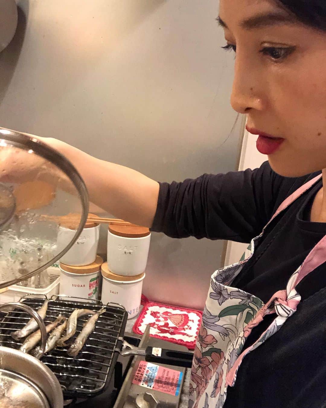 中岡由佳さんのインスタグラム写真 - (中岡由佳Instagram)「日本の食卓。今夜は子持ちししゃもを焼いて、炊き込みご飯、豚汁、ほうれん草のお浸し、ポテトサラダ。栄養士として栄養満点💯（塩分はちょっと多いかも。笑） #cooking #nutrition #japanese #dinner」2月20日 18時09分 - yuka_nakaoka