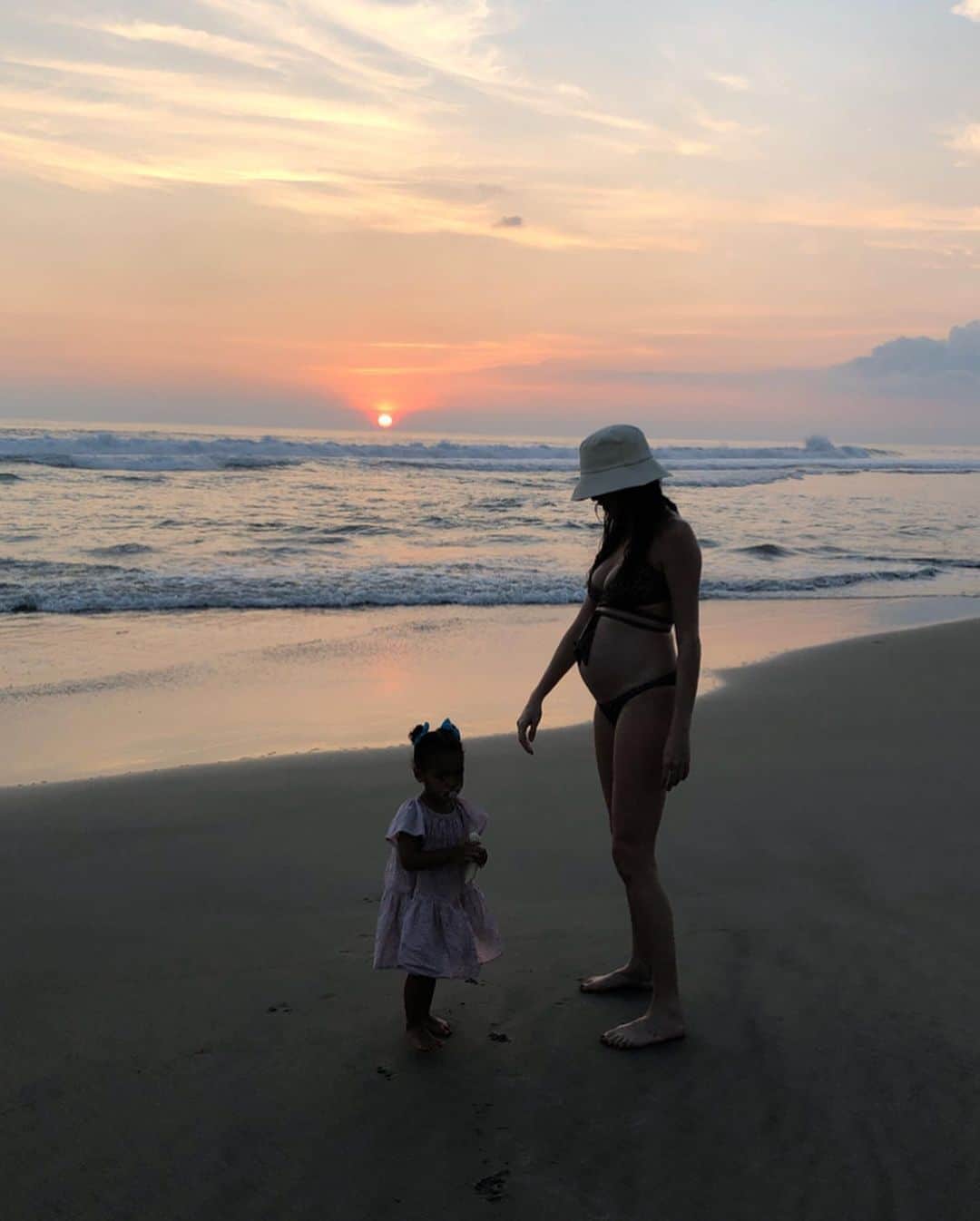 ニコール・トルンフィオのインスタグラム：「🌅」