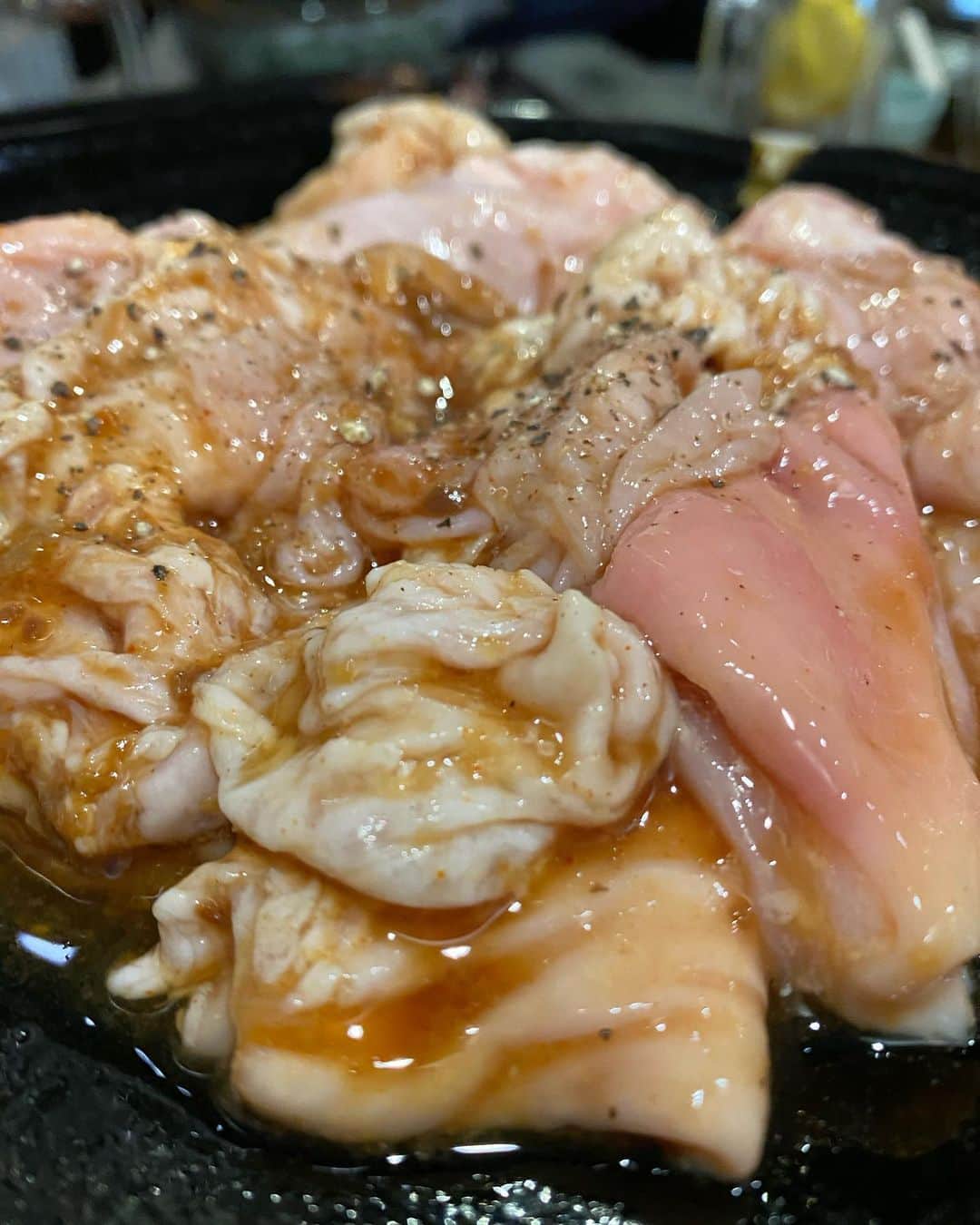 ニッチロー'さんのインスタグラム写真 - (ニッチロー'Instagram)「昨日は地元の飯田市で『焼肉研究会』に参加🥩  焼肉研究会の皆さんは7年に渡り飯田の焼肉屋を一軒一軒回って、食べるだけではなく、タレの味やおすすめの肉、内装、ロースターなどの細かい情報を収集しています。  今回はヤキニクコキンギョさん！  ダクトが可愛い！  貴重な千代幻豚のザカリは牛のサガリ以上の旨味がある！  3時間、焼肉を食べながら焼肉の話ししかしないという最高の時間でした！  流石日本一の焼肉の街！  #焼肉 #飯田焼肉 #焼肉研究会 #ヤキニクコキンギョ  #長野県飯田市 #飯田市 #飯田市グルメ #日本一の焼肉の街 #飯田焼肉大使 #焼肉大使 #ニッチロー' #ニックロー #ニッチ飯 #yakiniku  #yakinikucity  #iidacity」2月20日 18時26分 - nicchiro5.1