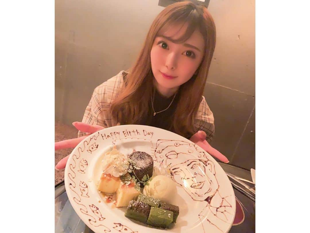 星川凛々花 （仁美まどか）さんのインスタグラム写真 - (星川凛々花 （仁美まどか）Instagram)「お誕生日プレートのサプライズしてくれたよ😭💗﻿ ﻿ 私の為に用意してくれてる三浦ちゃんを想うと愛おしすぎる！！！本当にありがとう😭😭😭﻿ ﻿ ﻿ 定員さんチョイスのさかなクン🐟🐟﻿ クオリティー高めだよね🤣💗﻿ ﻿ この日喋り倒して時間足りないぐらい楽しかったよ💗﻿ ﻿ ﻿ ﻿ #12月25日　﻿ #サプライズ　﻿ #三浦歩美　﻿ #星川凛々花　﻿ #星川凜凜花　﻿ #ARROWS ﻿ #AV女優　﻿ #セクシー女優　﻿ ﻿ ﻿」2月20日 18時32分 - momo_rin1225