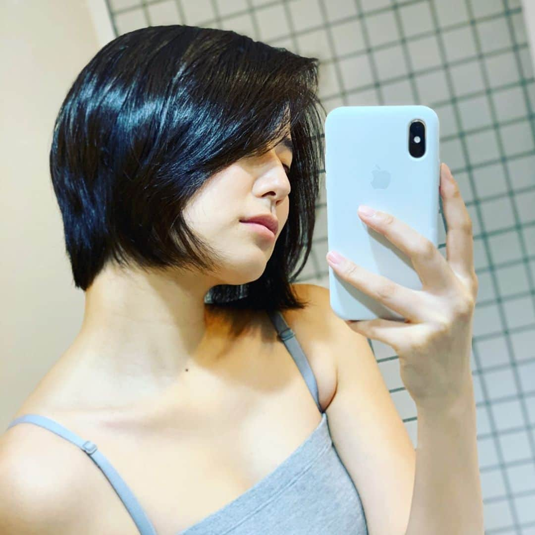 新谷あやかさんのインスタグラム写真 - (新谷あやかInstagram)「Hair✂️cut. .  #新谷あやか  #shinyaayakaa #actress #女優 #英語の先生 #englishteacher #英語の勉強  #tutor #english #ショートヘア #ショートボブ  #ショートカット  #shorthair #shorthairstyle」2月20日 18時51分 - shinya.ayaka