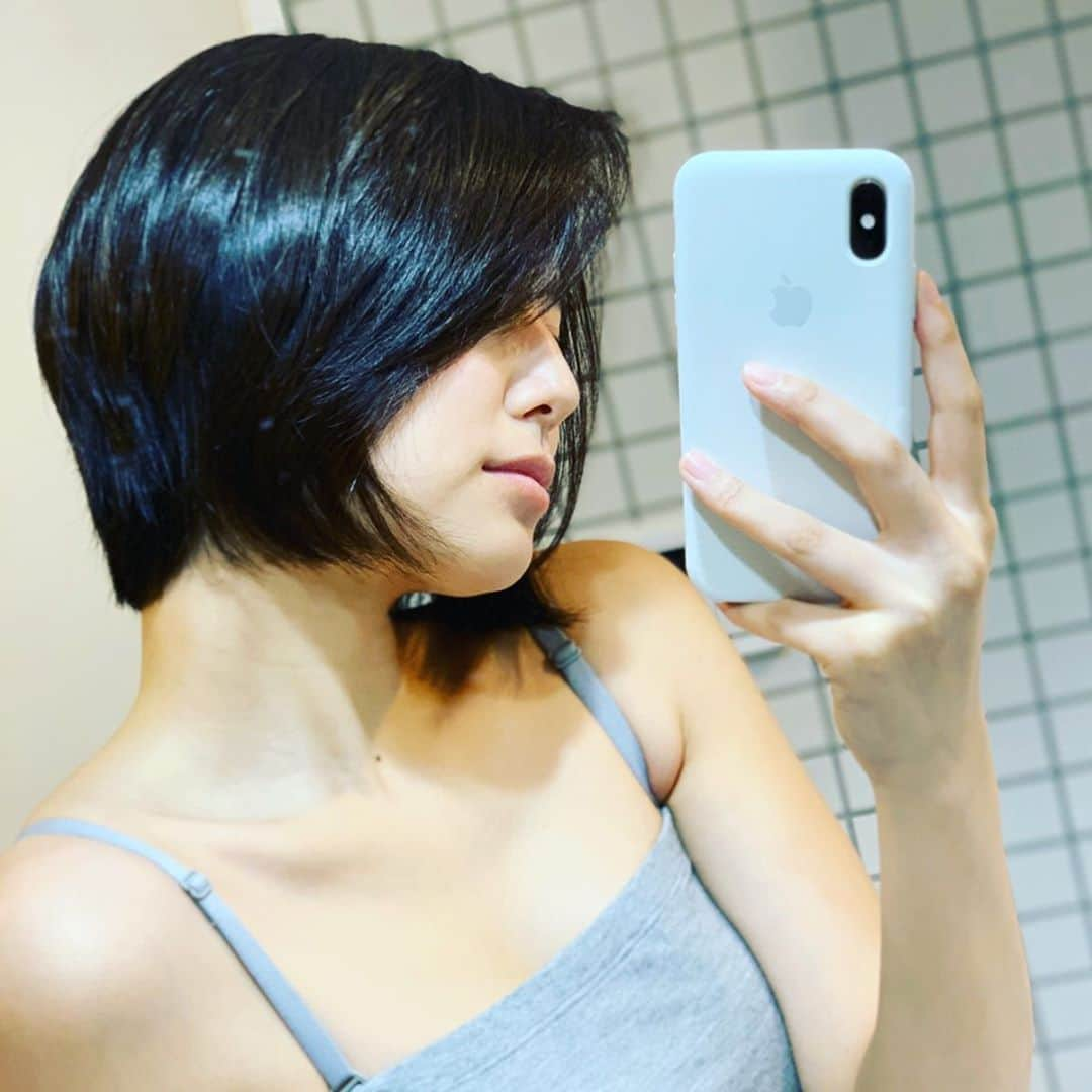 新谷あやかさんのインスタグラム写真 - (新谷あやかInstagram)「Hair✂️cut. .  #新谷あやか  #shinyaayakaa #actress #女優 #英語の先生 #englishteacher #英語の勉強  #tutor #english #ショートヘア #ショートボブ  #ショートカット  #shorthair #shorthairstyle」2月20日 18時51分 - shinya.ayaka