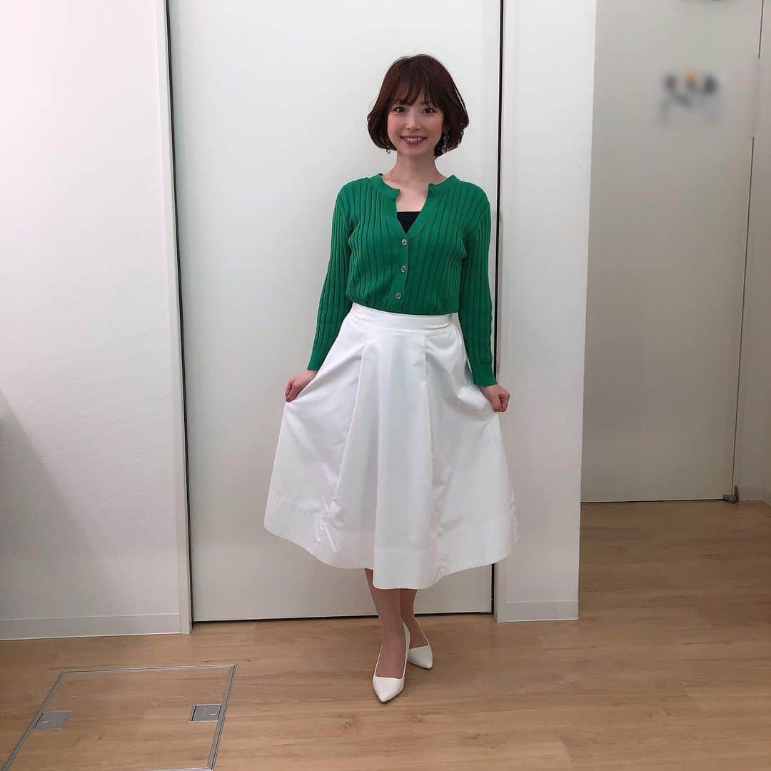 奈良岡希実子のインスタグラム：「ミヤネ屋でした😊 最近白いスカート率高めですな。 #ミヤネ屋 #気象予報士 #衣装」