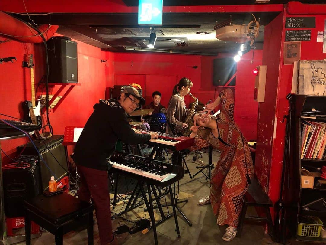 岡田真帆さんのインスタグラム写真 - (岡田真帆Instagram)「けんさんin japan!!! 今日はこんな素敵なメンバーでRPMにてセッションやってますー！ 皆様是非おこしくださあい!!!」2月20日 18時57分 - drumaachan