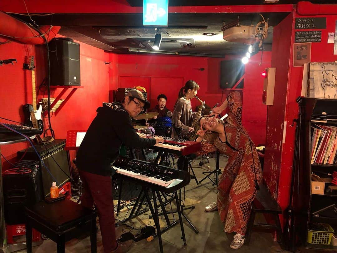 岡田真帆のインスタグラム：「けんさんin japan!!! 今日はこんな素敵なメンバーでRPMにてセッションやってますー！ 皆様是非おこしくださあい!!!」