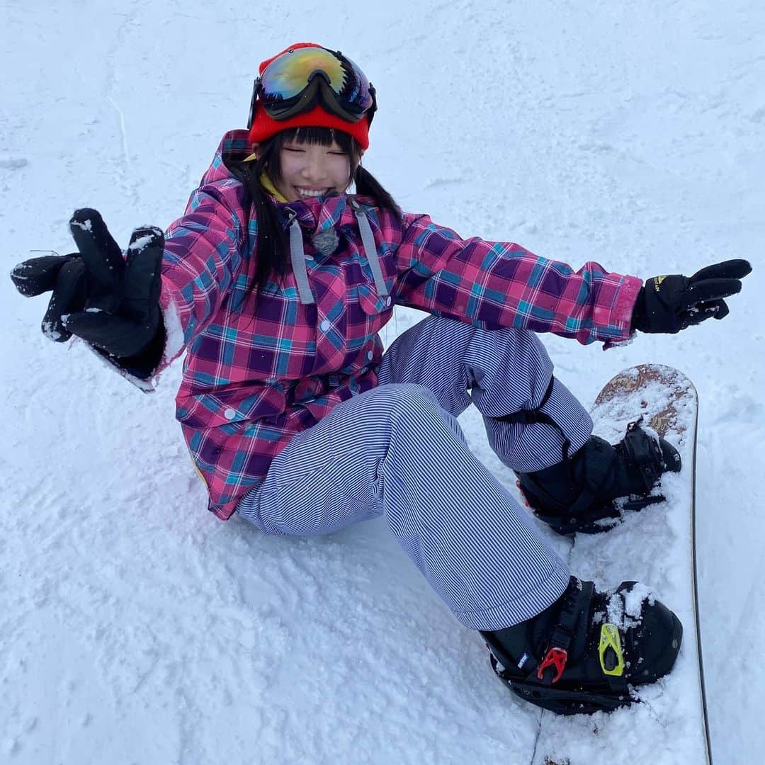MBS「Kawaii JAPAN-da!」さんのインスタグラム写真 - (MBS「Kawaii JAPAN-da!」Instagram)「. ２月２０日(木)放送の「#カワイイジャパンダ」は、 . 「#高鷲スノーパーク」と「#ダイナランド」の２つのスキー場が山頂でつながった、西日本最大級の複合型スキー場『#タカスダイナ』が近年来場者急増中ということで、 モデル・#椎名ひかり と後輩の#鈴木聖（すずきたから）がその人気の秘密を調査します❗️🧐 . そこには初心者から上級者まで楽しめる多彩なコースだけでなく、 ファミリーでも楽しめるキッズパーク・レンタル・レストランなどの施設が充実✨ . そのあまりの楽しさに雪❄️は食べたことしかないというウィンタースポーツ未経験者のぴかりんが、#スノーボード に初挑戦します‼️😁 . . #モデル #柴田紗希 #しばさき #椎名ひかり #ぴかりん #前田希美 #まえのん #くみっきー #舟山久美子 #菅沼ゆり #ゆりっぱ #古関れん #れんちゃん #mbs #mbs動画イズム #見逃し配信 #カワイイジャパンダ . . #スノボ女子 #スノボ #スノボ初心者 #ゲレンデ #スキー場 .」2月20日 18時59分 - kawaii_japan_da