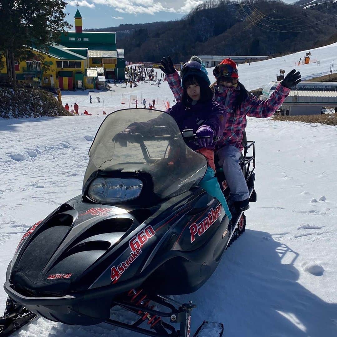 MBS「Kawaii JAPAN-da!」さんのインスタグラム写真 - (MBS「Kawaii JAPAN-da!」Instagram)「. ２月２０日(木)放送の「#カワイイジャパンダ」は、 . 「#高鷲スノーパーク」と「#ダイナランド」の２つのスキー場が山頂でつながった、西日本最大級の複合型スキー場『#タカスダイナ』が近年来場者急増中ということで、 モデル・#椎名ひかり と後輩の#鈴木聖（すずきたから）がその人気の秘密を調査します❗️🧐 . そこには初心者から上級者まで楽しめる多彩なコースだけでなく、 ファミリーでも楽しめるキッズパーク・レンタル・レストランなどの施設が充実✨ . そのあまりの楽しさに雪❄️は食べたことしかないというウィンタースポーツ未経験者のぴかりんが、#スノーボード に初挑戦します‼️😁 . . #モデル #柴田紗希 #しばさき #椎名ひかり #ぴかりん #前田希美 #まえのん #くみっきー #舟山久美子 #菅沼ゆり #ゆりっぱ #古関れん #れんちゃん #mbs #mbs動画イズム #見逃し配信 #カワイイジャパンダ . . #スノボ女子 #スノボ #スノボ初心者 #ゲレンデ #スキー場 .」2月20日 18時59分 - kawaii_japan_da