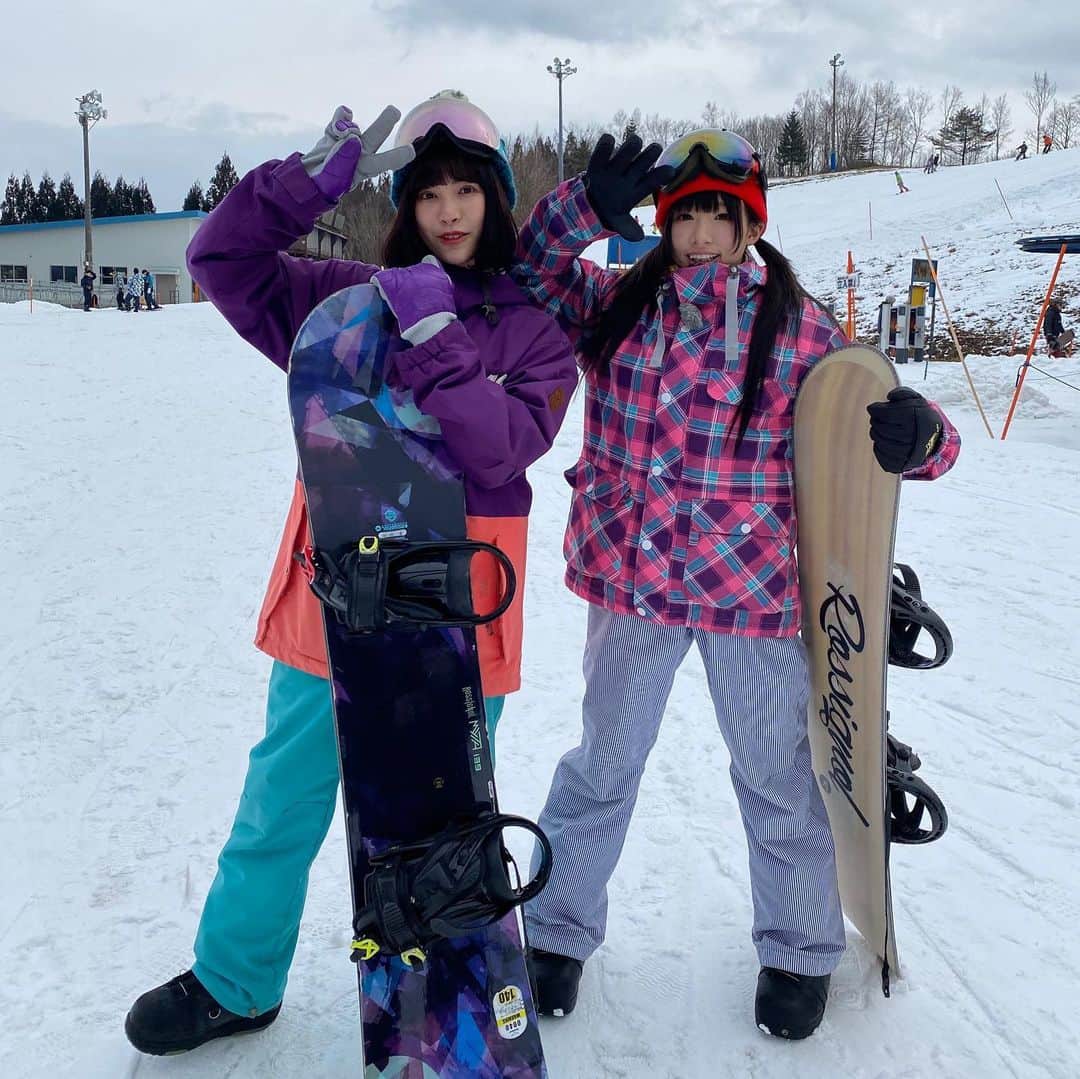 MBS「Kawaii JAPAN-da!」のインスタグラム：「. ２月２０日(木)放送の「#カワイイジャパンダ」は、 . 「#高鷲スノーパーク」と「#ダイナランド」の２つのスキー場が山頂でつながった、西日本最大級の複合型スキー場『#タカスダイナ』が近年来場者急増中ということで、 モデル・#椎名ひかり と後輩の#鈴木聖（すずきたから）がその人気の秘密を調査します❗️🧐 . そこには初心者から上級者まで楽しめる多彩なコースだけでなく、 ファミリーでも楽しめるキッズパーク・レンタル・レストランなどの施設が充実✨ . そのあまりの楽しさに雪❄️は食べたことしかないというウィンタースポーツ未経験者のぴかりんが、#スノーボード に初挑戦します‼️😁 . . #モデル #柴田紗希 #しばさき #椎名ひかり #ぴかりん #前田希美 #まえのん #くみっきー #舟山久美子 #菅沼ゆり #ゆりっぱ #古関れん #れんちゃん #mbs #mbs動画イズム #見逃し配信 #カワイイジャパンダ . . #スノボ女子 #スノボ #スノボ初心者 #ゲレンデ #スキー場 .」