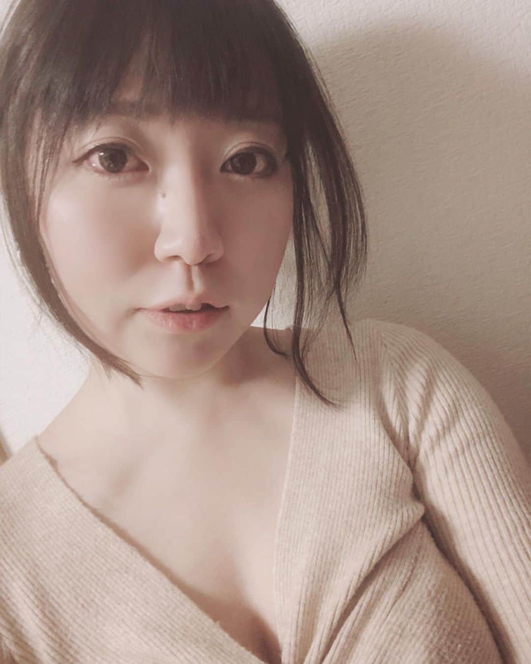 ちゃんまいさんのインスタグラム写真 - (ちゃんまいInstagram)「・ ・ この顔で膣トレしています☺️ ・ #ベッドイン #japanese #sexy #idol」2月20日 19時06分 - dakko_shite_cho3