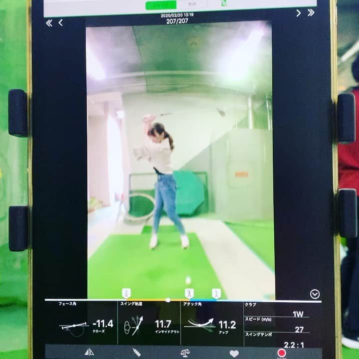 矢野冬子のインスタグラム：「今日もゴルフのレッスンに行ってきました🤩 、 早く腰を回す動作をしようとすると うまくボールに当たらない🤔 、 はやく、コースデビューしたいなぁぁー☺️！！！ #NAS永山」