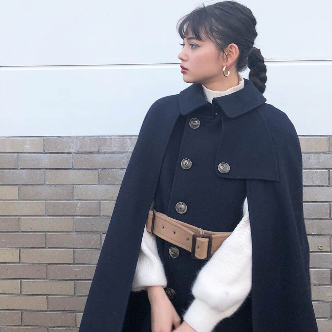 愛花さんのインスタグラム写真 - (愛花Instagram)「ケープコートおきにいり😳」2月20日 19時25分 - hi_erica_official
