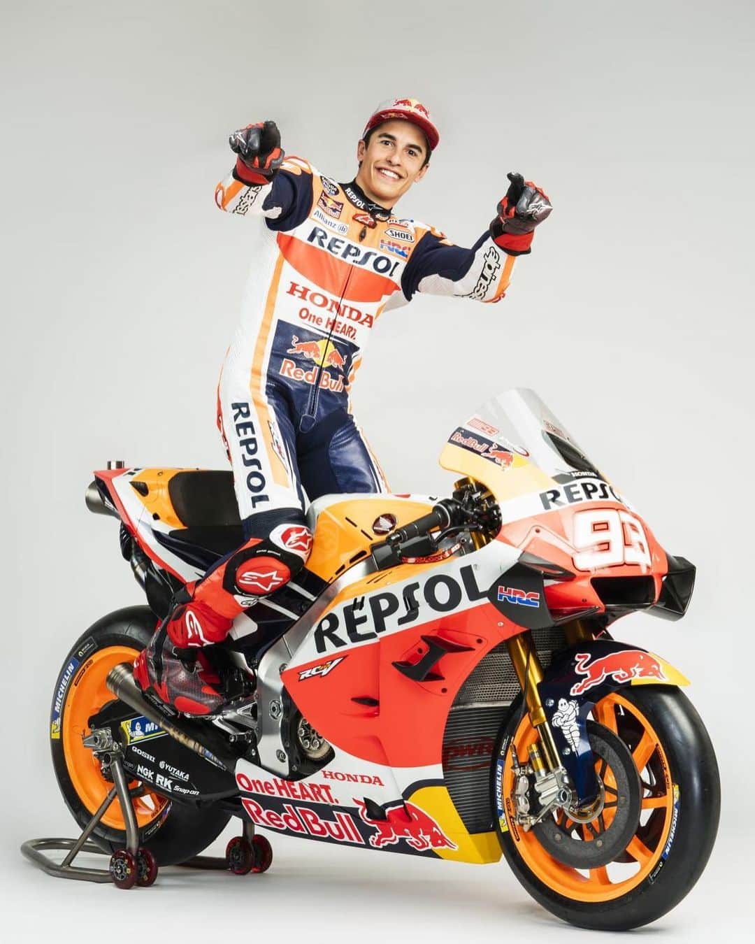 MotoGPさんのインスタグラム写真 - (MotoGPInstagram)「OFFICIAL: @marcmarquez93 signs up for #4MoreYears with @hrc_motogp ✍️ Check out our story for full info! #MM93 #MotoGP #Motorcycle #Racing #Motorsport」2月20日 19時30分 - motogp