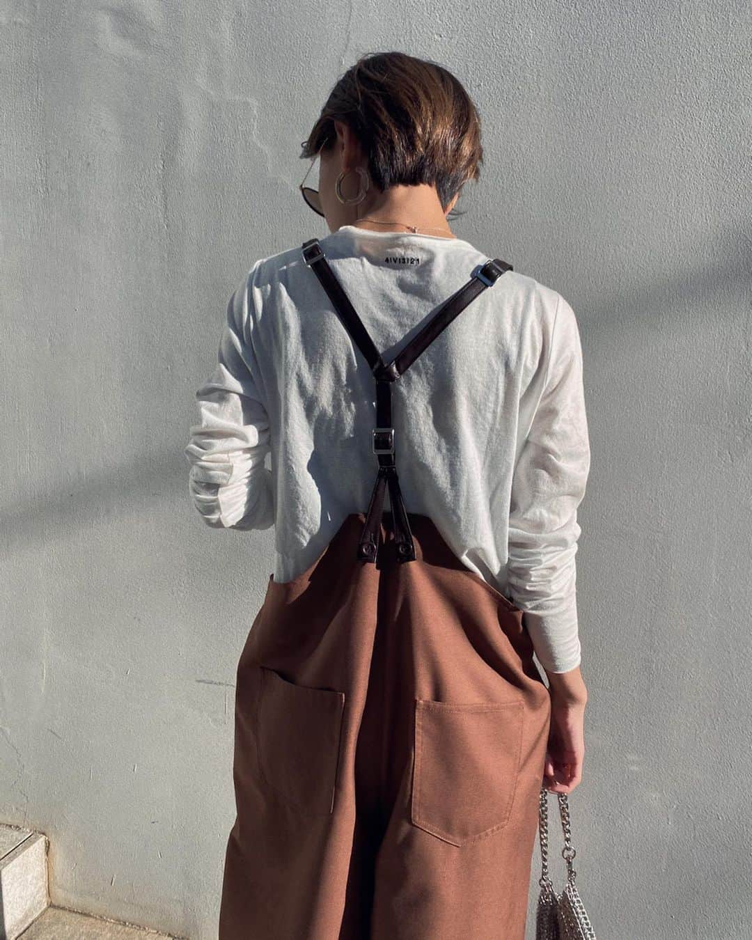 黒石奈央子さんのインスタグラム写真 - (黒石奈央子Instagram)「あめりふく。 . . . MINIMAL LONG TEE ¥6000+tax 2/21 NAUGHTY SUSPENDER PT ¥17500+tax 2/21 . こちらのロンTは三色買いしたいくらいお気に入りなテロテロロンT。何にでも合わせられるし本当に優秀だから是非一枚は欲しい！ . .  @ameri_shinjuku @amerivintage @ameri_daikanyama @ameri.shinsaibashi #ameri#amerivintage #fashion #vintagefashion #coordinate#ootd#outfit#osanposnap #705_outfit #大人ファッション #大人コーディネート #大人スタイル #modestyle #modefashion#modecasual」2月20日 19時50分 - blackstone705