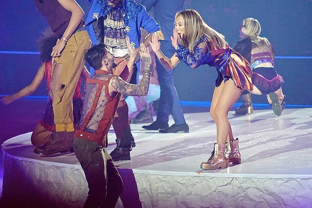 イヴァン・リギーニのインスタグラム：「We made it!!!🔥🔥🔥 AOI 2020 was something incredibly wonderful✨ @artonicemagic  Thanks to Oliver Hoener for making this happen to me, Marcella Camenzind and @arizakarian 🙏🏽 Special thank you to our choreographers @seanmax74 @carolinetorti @salome_brunner 🤍I love you guys and I’m so grateful that we became a family and you are giving so much of a new experience every year to us and amazing energy🙏🏽 Thanks to Nina Bormann for taking care of us😊 So honored that I met with @aloeblacc *I wish those days* in AOI were longer😉@bligg_blizo @bastianbaker @rebeccaferguson__ @marcorima_hellwitzia✨ Thanks backstage,Our band, photographers and everyone who worked so hard to make this magic happen. Star Skaters, AOI Skaters, Dancers and Acrobats... Guys I love you so much❤️Huge respect for hard work,going through everything together and being my family, we becoming stronger and closer with every year, each of you guys grew up for me and I’m so proud of y’all 🙏🏽 The biggest thank you goes to you 🔥 Can’t wait to see you all again🙏🏽 #iman #imanfamily #aoi #artonice2020 #love #family #freedom」