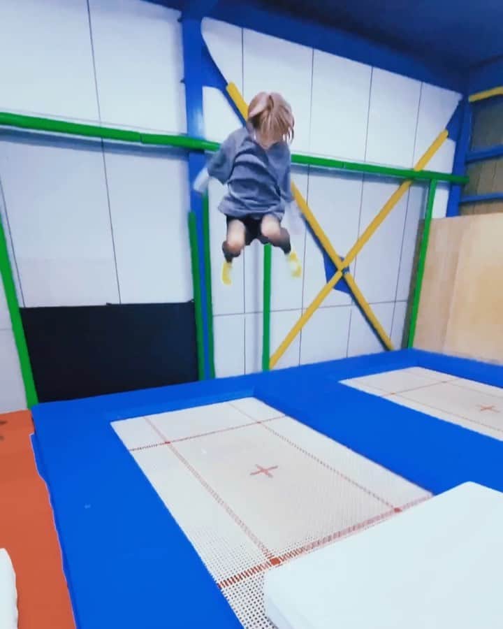 病夢やみいのインスタグラム：「最近すきなこと。上手に出来ないけど 誰か一緒に行こう👽👽👽 #balmungtokyo のハイネック届いて早速着てる。」
