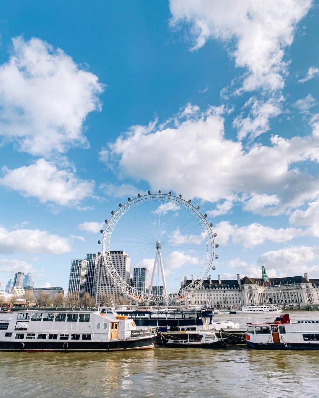 fuka_09さんのインスタグラム写真 - (fuka_09Instagram)「﻿ London Eye 🎡﻿ ﻿ ﻿ 前の写真とは対照的な﻿ 晴れのロンドン﻿ ﻿ ﻿ #TriptoUK_Shinichi_Fuka﻿ #visitLondon #London ﻿ ﻿ ﻿ 𓂃 𓂃 𓂃﻿ ﻿ ﻿ #shotoniphone﻿ WIDE Lends #Tg_Wide﻿ ﻿ @tokyo_grapher #shoton_tg」2月20日 19時57分 - fuka_09