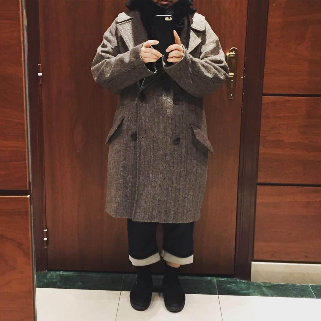 のインスタグラム：「#todaysoutfit #ootd #selfie #selfportrait #laviequotidienne #paris #parislife #parislifestyle #今日のコーデ #今日のコート #今日の服 #パリ #パリ生活 #海外生活 #パリところどころ #パリ散歩 #セルフィー #ファッション #スタイル」