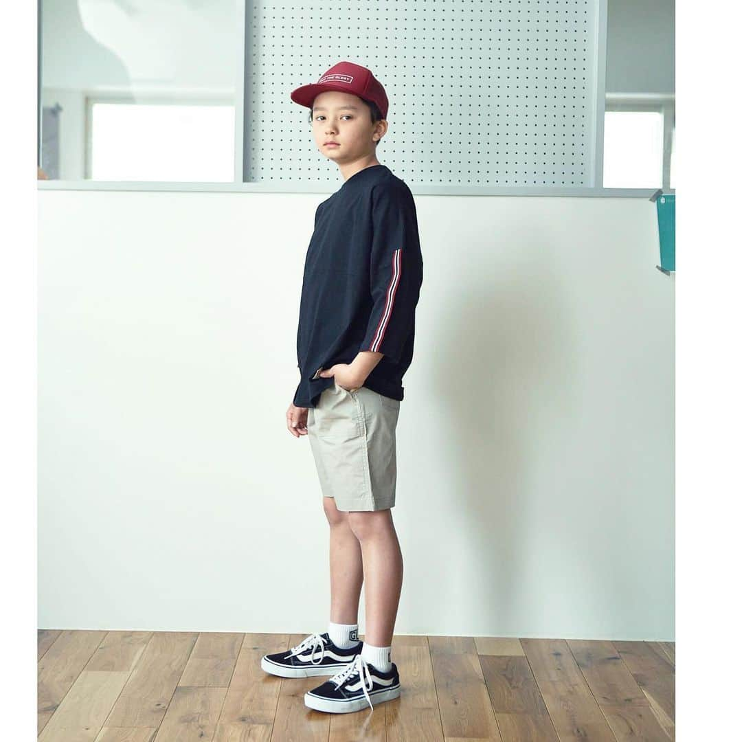 GLAZOSさんのインスタグラム写真 - (GLAZOSInstagram)「. #seasonstyle .  GLAZOS、春夏のテーマは3つ [Urban sports] [Nature relax] [Clean casual] 少年らしさの雰囲気の中に、どこか大人っぽさを含んだようなテーマにまとめました。 . おすすめのコーディネートをご紹介するので ぜひ着こなしの参考にしてみてください。 . . . #glazos #kidsootd #kidsfashion #kidscoordinate #kidsfashion #kids #mensfashion #mensstyle #boy #おそろいコーデ #兄弟 #小学生コーデ #小学生男子 #おでかけコーデ #中学生男子 #インスタキッズ #キッズコーデ #キッズファッション #男の子ママ #男子 #小学生 #coodinate #SS #春夏」2月20日 20時18分 - glazos_official