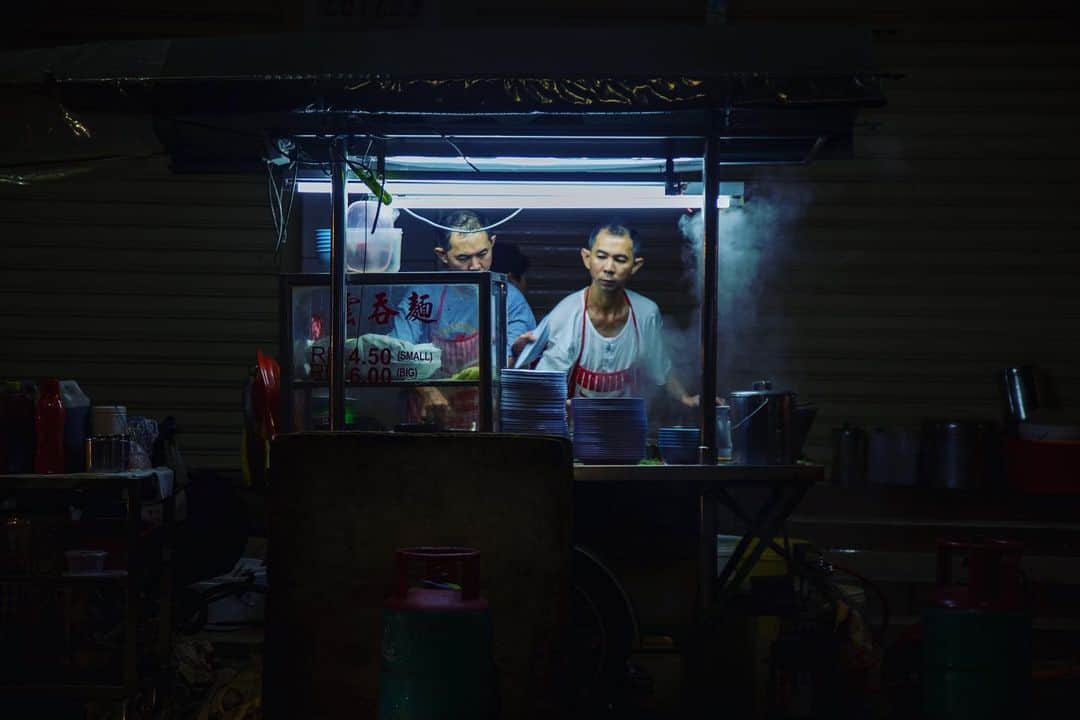 Shunsuke Miyatakeのインスタグラム：「Noodle vendor, Penang, Malaysia」