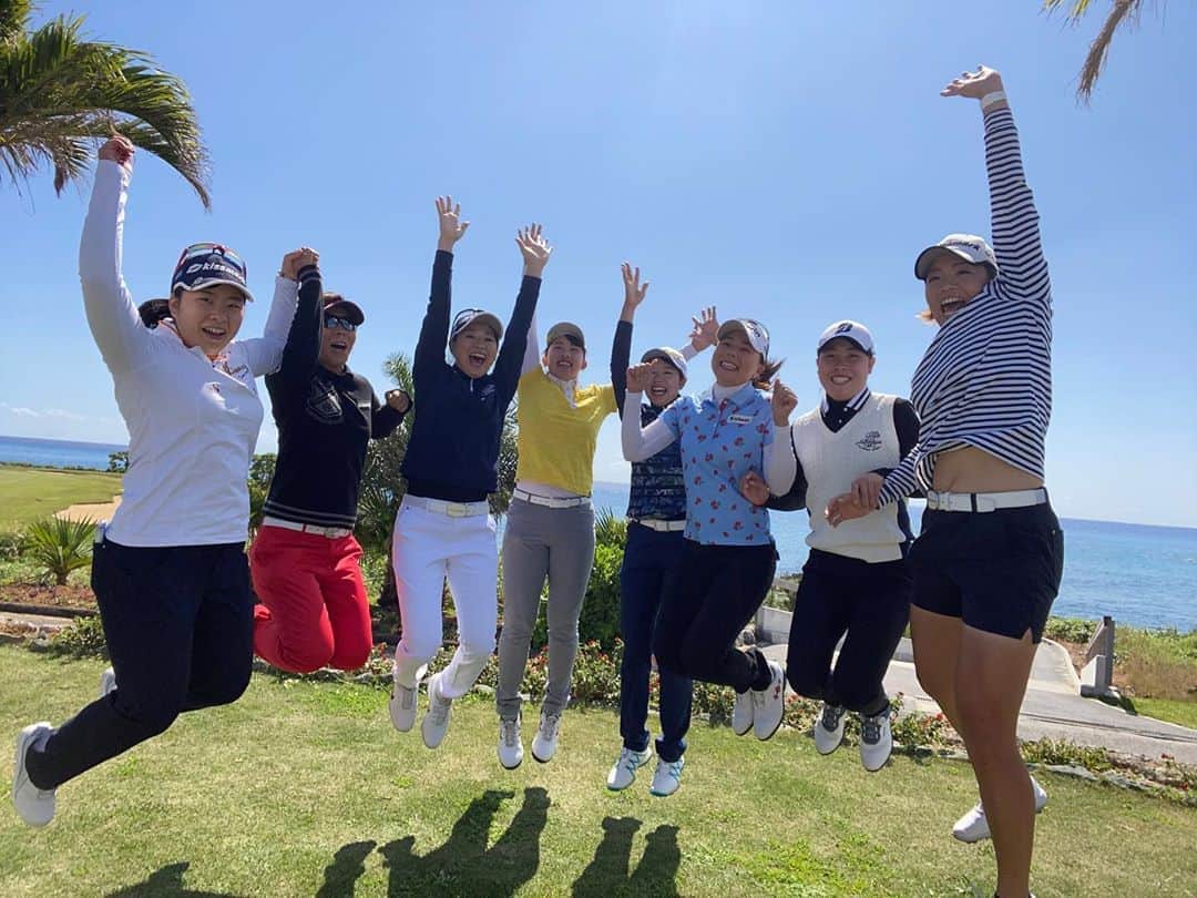 川満陽香理のインスタグラム：「GOLF5の宮古島合宿から帰ってきました‼︎ 毎年チームの合宿をしてくださって、多くのサポートに感謝です✨  長寿乃里からも合宿中のお水を提供していただきました！ありがとうございました！  目標達成に向けて頑張ります😄  #golf5  #kissmark  #kolwin  #長寿乃里 #オリオンビール  #カストロール #fujikura」