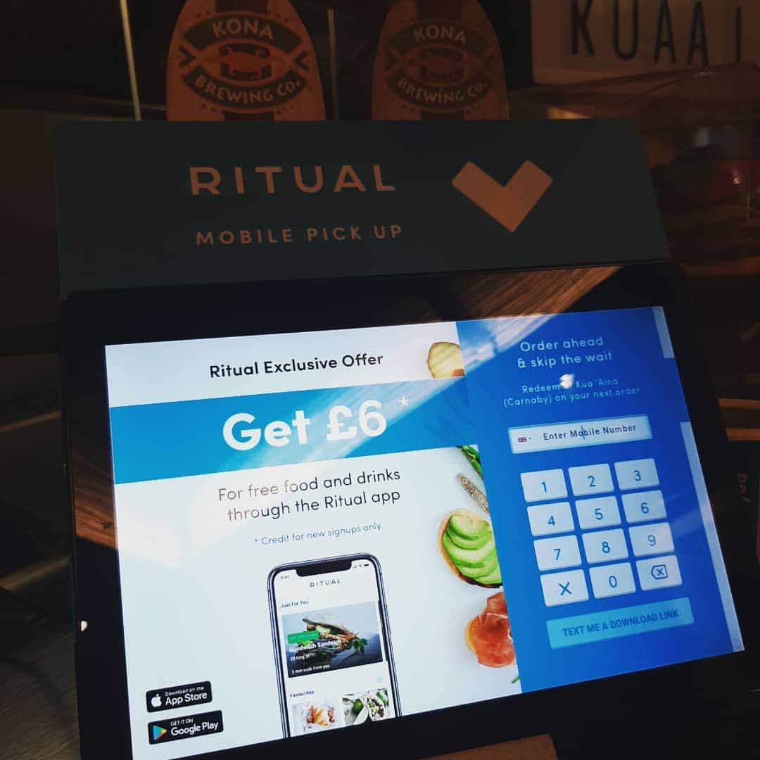 Kua 'Aina UKさんのインスタグラム写真 - (Kua 'Aina UKInstagram)「We have a new gadget 🤓🤓 We are super stoked to be working with @ritual_co from next week, so you can bring the Hawaiian spirit and sunshine back to the office AND earn rewards while you do. Check out @ritual_co for more info 🍔🥗🎉🌞 #kuaaina #aloha #takeaway #officelunch #rewards #ritual #aloha #hawaii #hawaiianfood」2月20日 20時38分 - kuaainauk